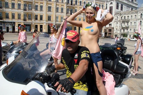   FEMEN    (12 )