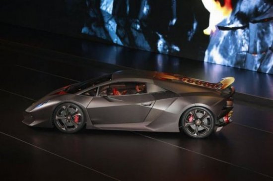 Первые снимки самой совершенной новой Lamborghini