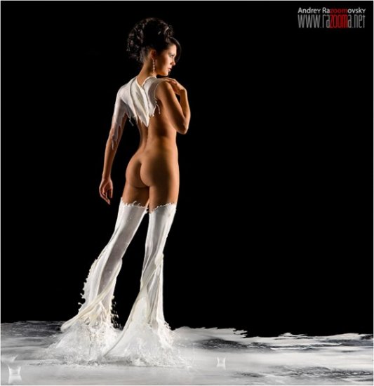 Креативные фотографии из серии «Молоко» от Андрея Разумовского