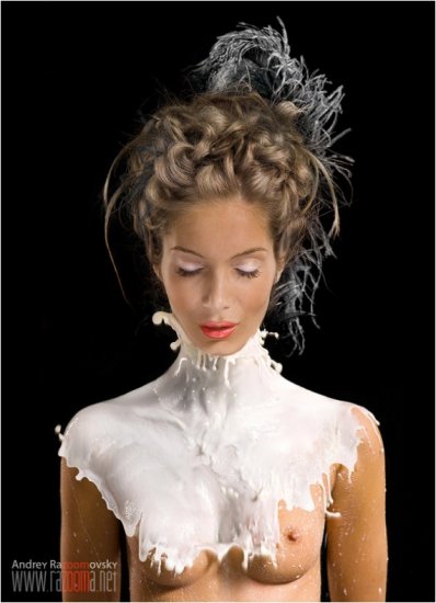 Креативные фотографии из серии «Молоко» от Андрея Разумовского