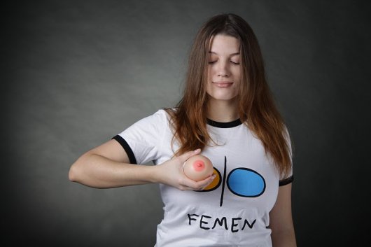 Сувениры от FEMEN!!!