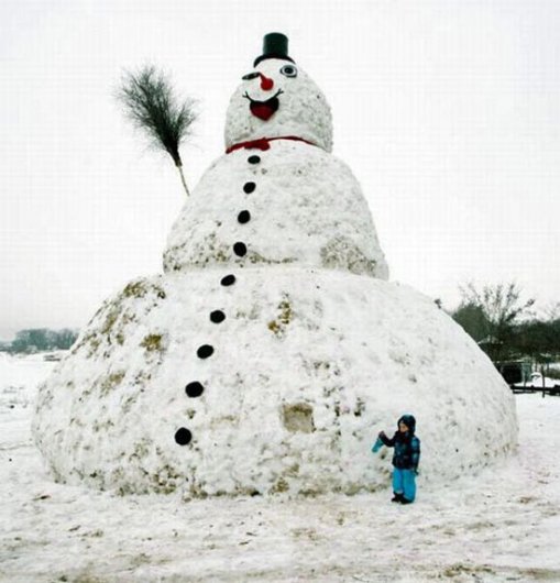Американец слепил снеговика высотой 10 метров