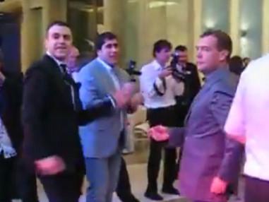 Дмитрий Медведев танцует с Гарриком Мартиросяном