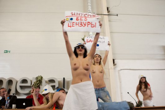 Акция Грёбаные банщики от FEMEN. Фото, видео