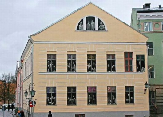 Рисунки на зданиях