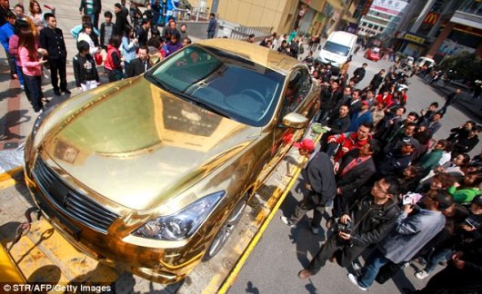 Полиция арестовала машину из чистого золота