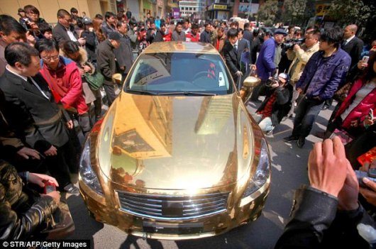 Полиция арестовала машину из чистого золота