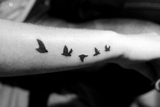 Татуировки в виде птичек