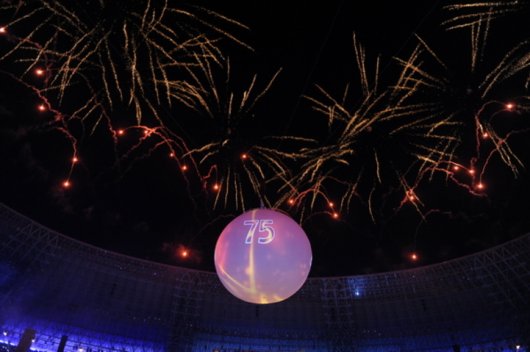 Грандиозное шоу в Донецке в честь 75-летия Шахтера. Фото, видео