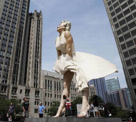 В честь Мерилин Монро в Чикаго открыт памятник.Фото, видео