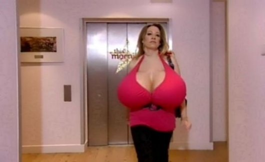Челси Чармз: обладательница самой большой груди в мире