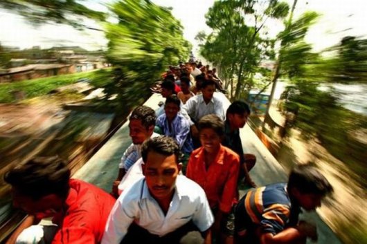 Поездка на поезде в Бангладеше