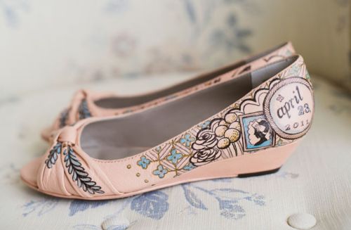 Роспись на свадебных туфлях