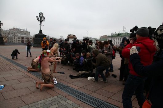 Акция Фемен в Москве (фото, видео)