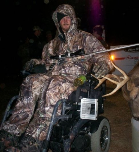 Охотник в инвалидном кресле
