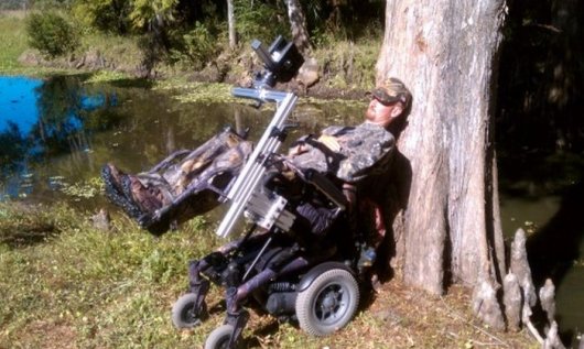 Охотник в инвалидном кресле