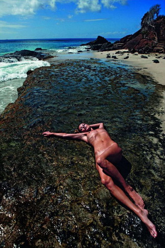 Голая Кейт Мосс в журнале Vogue