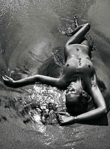 Голая Кейт Мосс в журнале Vogue