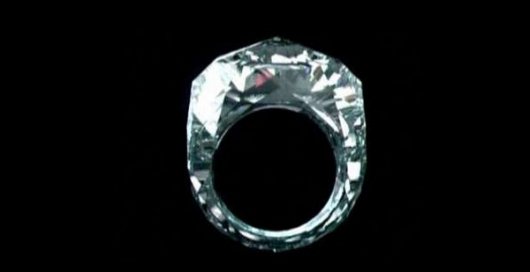 Первое в мире полностью бриллиантовое кольцо