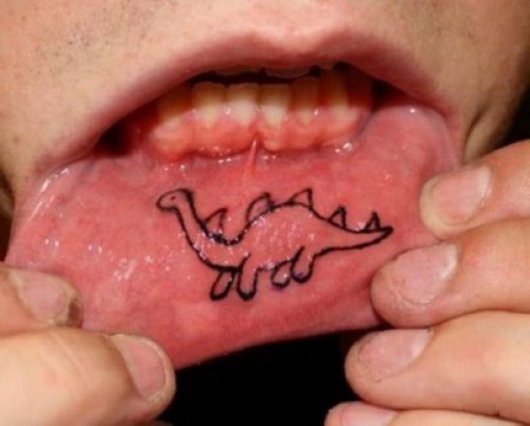 Татуировки на губах