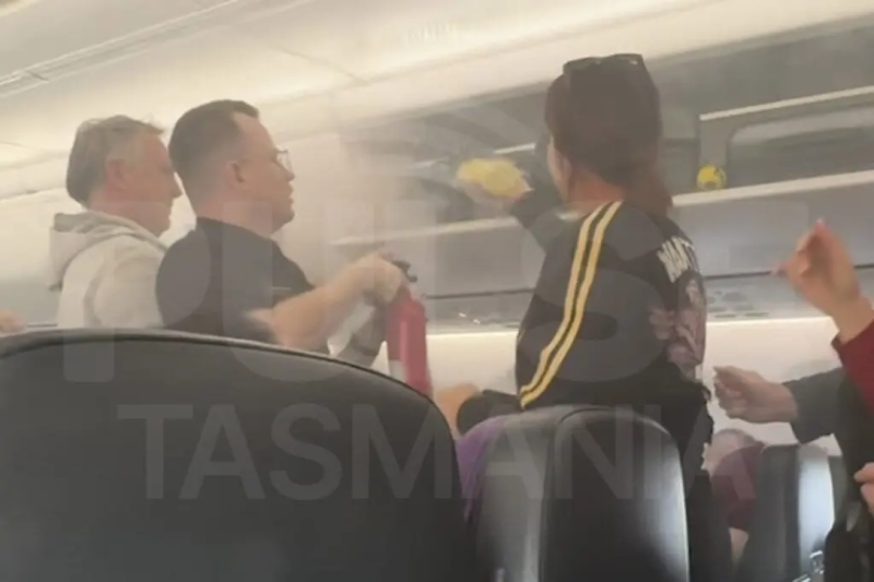 На борту самолета Virgin Australia вспыхнул пожар
