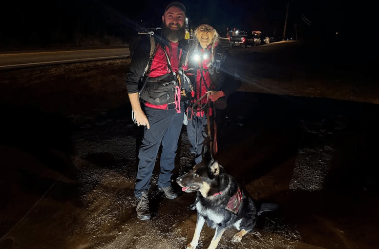 Джереми Корсон и собака Фрея после успешного спасения ребенка