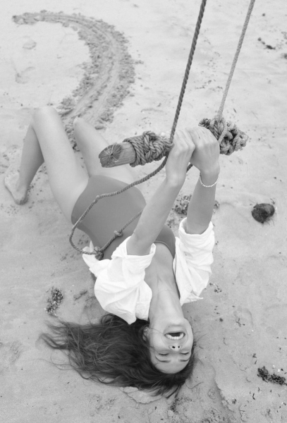 Голая Александра Власова на жарких фото