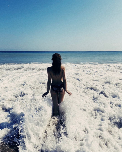 Голая Александра Власова на жарких фото