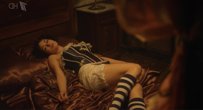 Голая Александра Власова на жарких фото