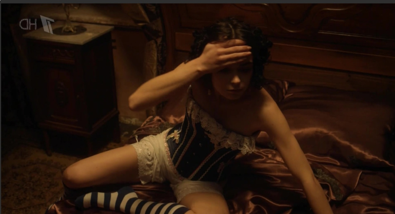 Голая Александра Власова на жарких фото