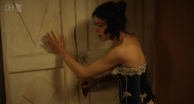 Голая Александра Власова на жарких фото