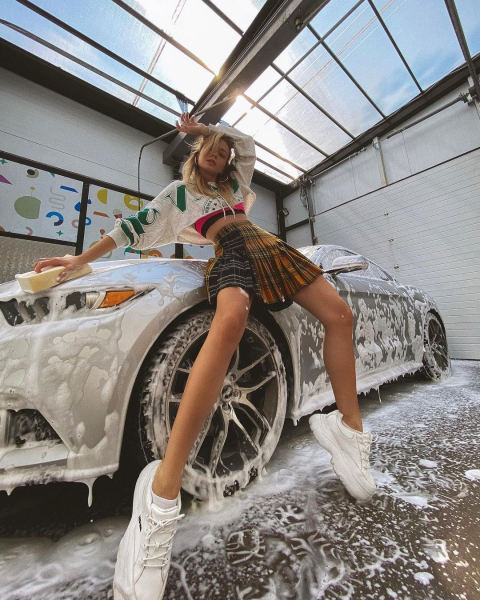 Голая Александра Власова на жарких фото