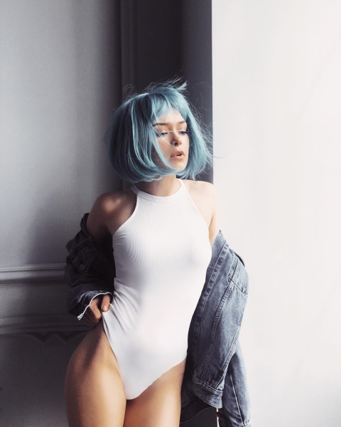 Голая Александра Власова на жарких фото