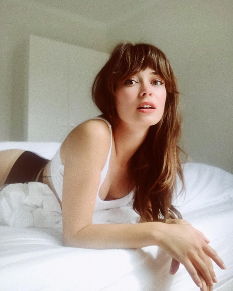 Голая Александра Власова на жарких фото