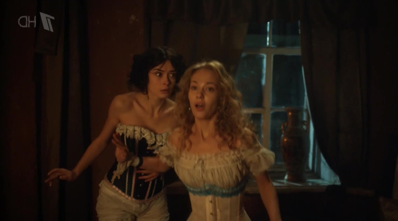 Голая Александра Власова на жарких фото