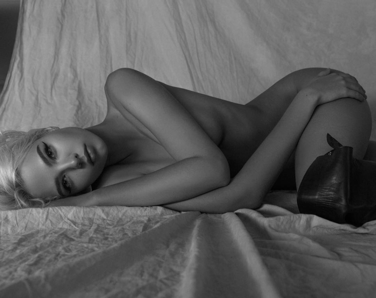 Голая Алеся Кафельникова