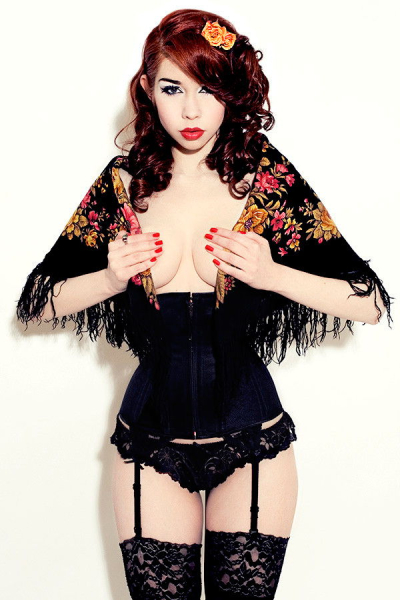 Голая Алина Алексеева на горячих фото