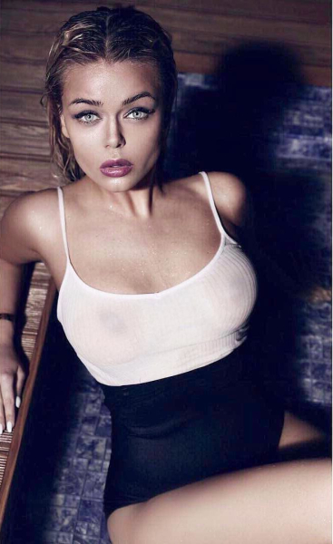 Голая Алина Гросу