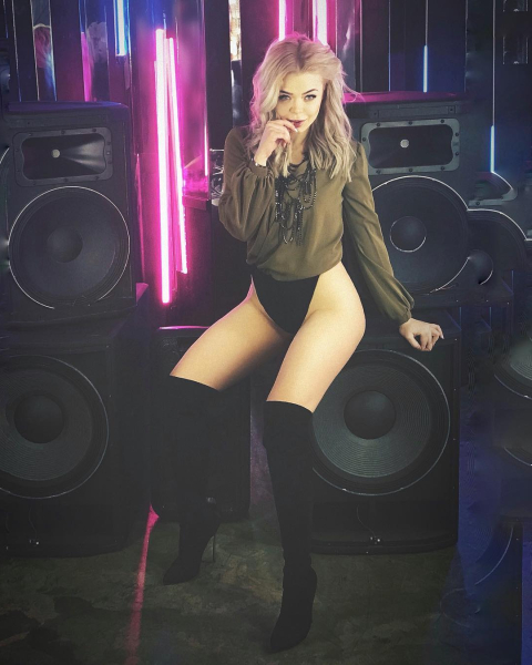 Голая Алина Гросу