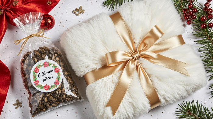 Что подарить родственникам на Новый год: что пригодится в быту и создаст уют