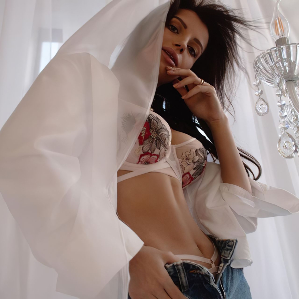 Голая Алина Носуленко на горячих фото