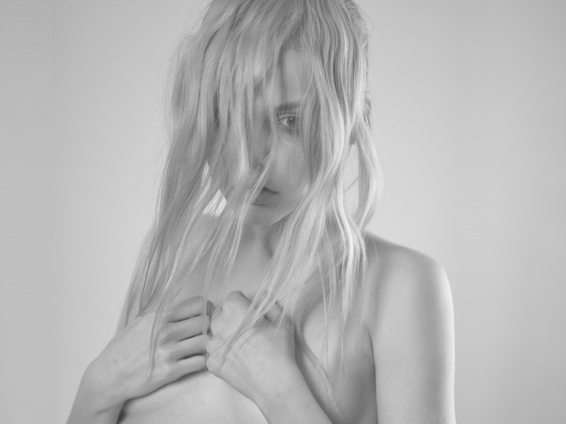 Голая Алина Рин на горячих фото