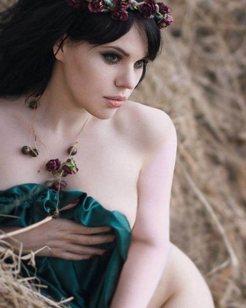 Голая Алиса Арефьева на слитых фото