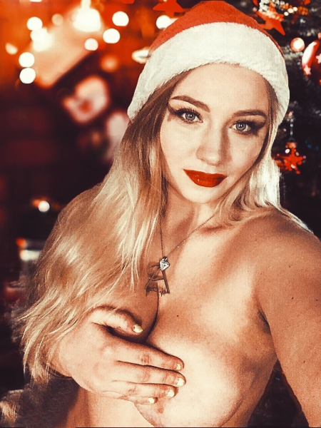 Голая Алиса Рудэн