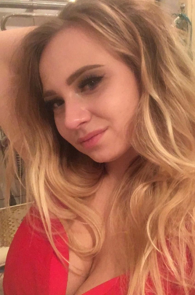 Голая Алиса Рудэн