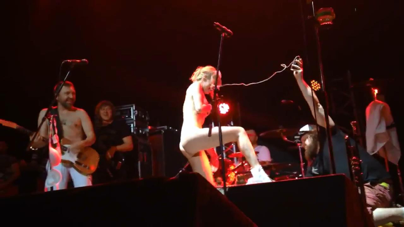 Голая Алиса Вокс на горячих фото