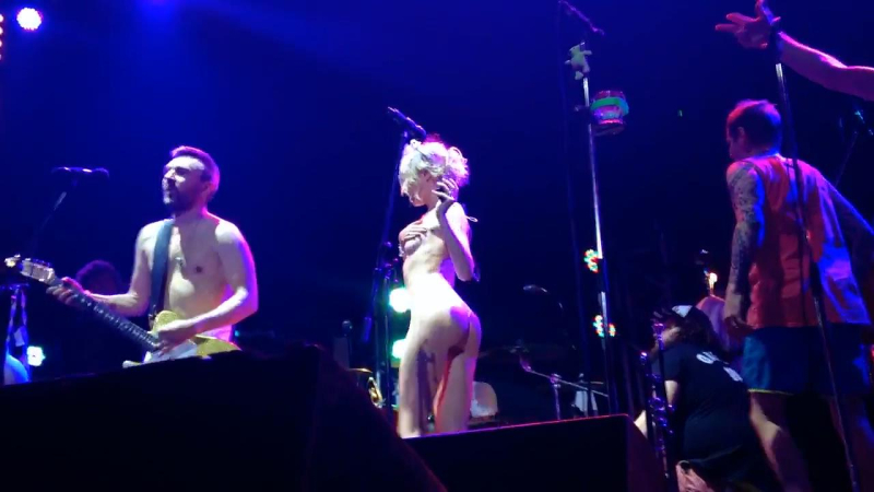 Голая Алиса Вокс на горячих фото