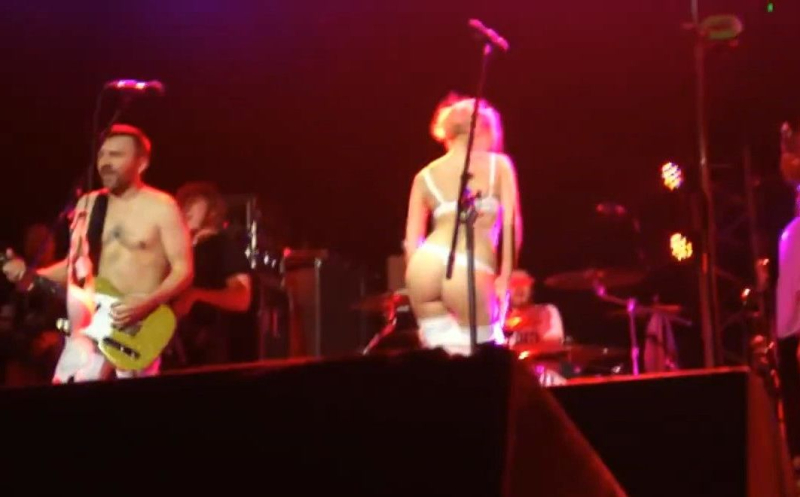 Голая Алиса Вокс на горячих фото