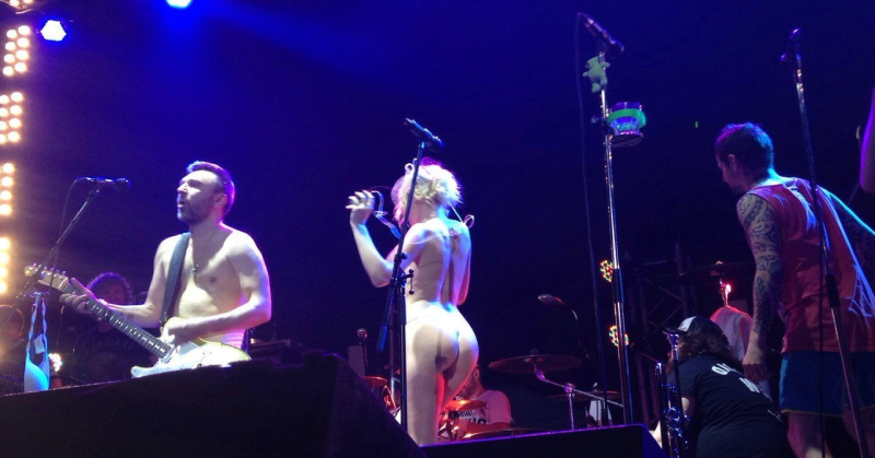 Голая Алиса Вокс на горячих фото