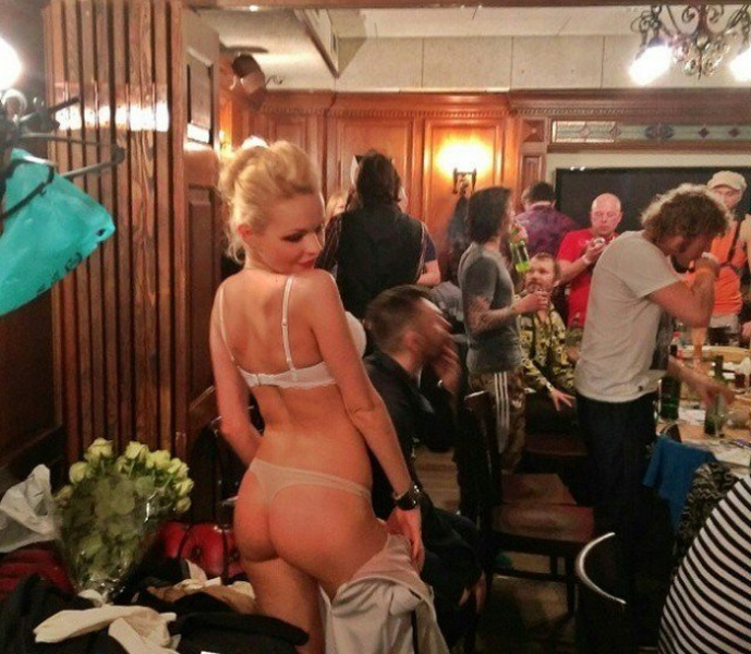 Голая Алиса Вокс на горячих фото